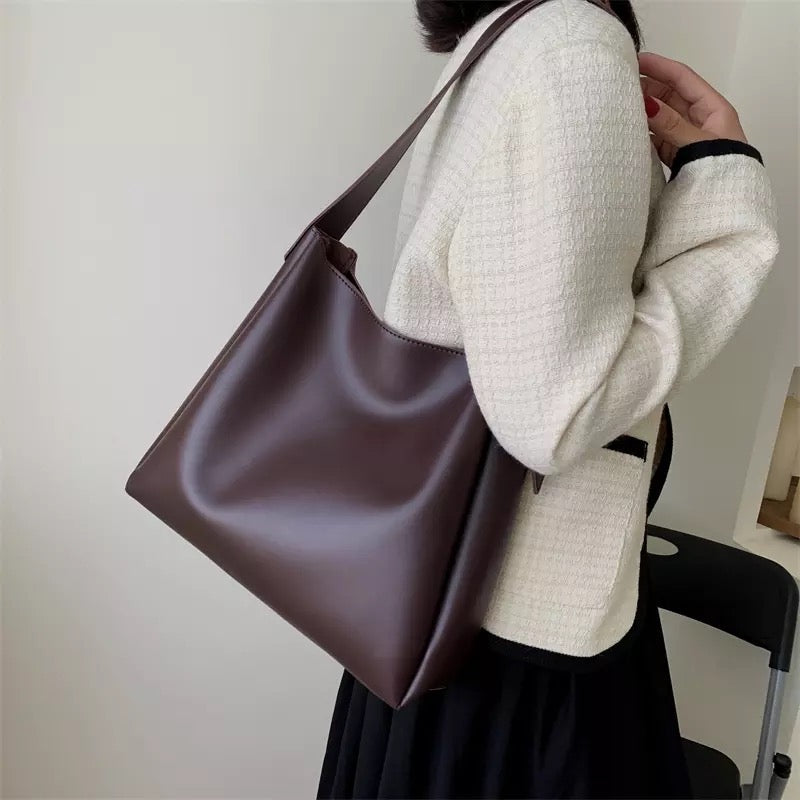 Asløg | Minimalistisk axelväska i modern design