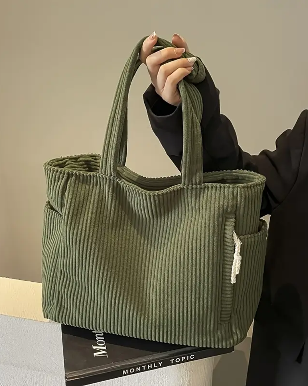 Tilda | Ribbad tygväska med dragskodetalj