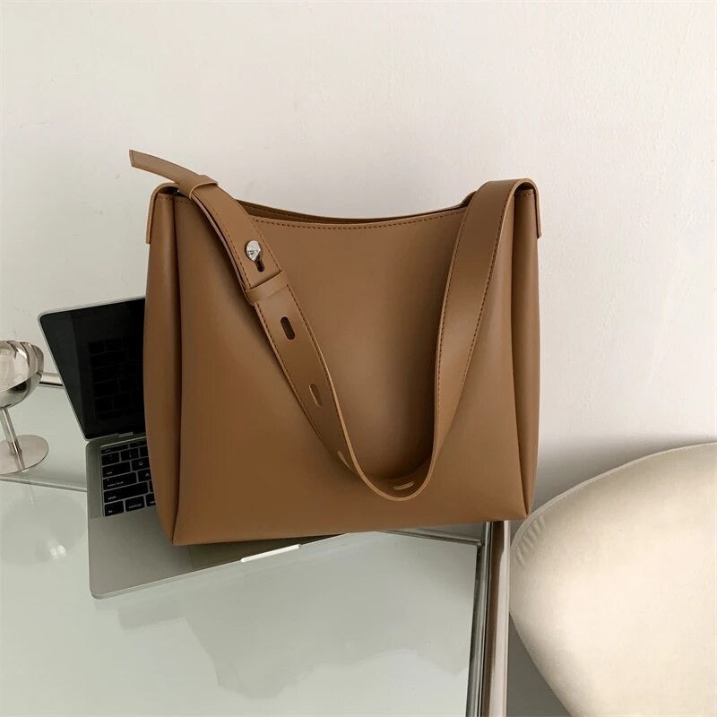 Asløg | Minimalistisk axelväska i modern design